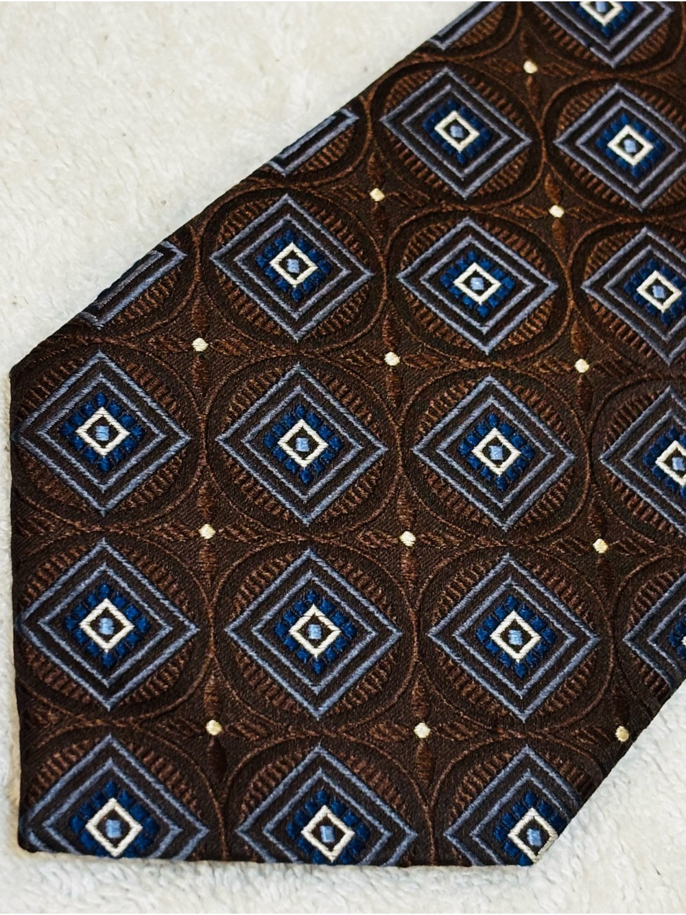 Brand New Stylish Tie By JoS A. Bank (Signature Collection)